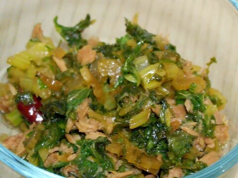 簡単常備菜！セロリの葉とツナの炒め物
